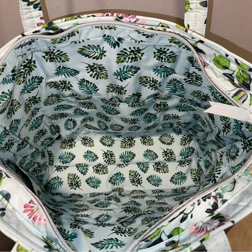Vera Bradley Seawater Blooms Large Zippered Tote in Performance Twill (NWOT)